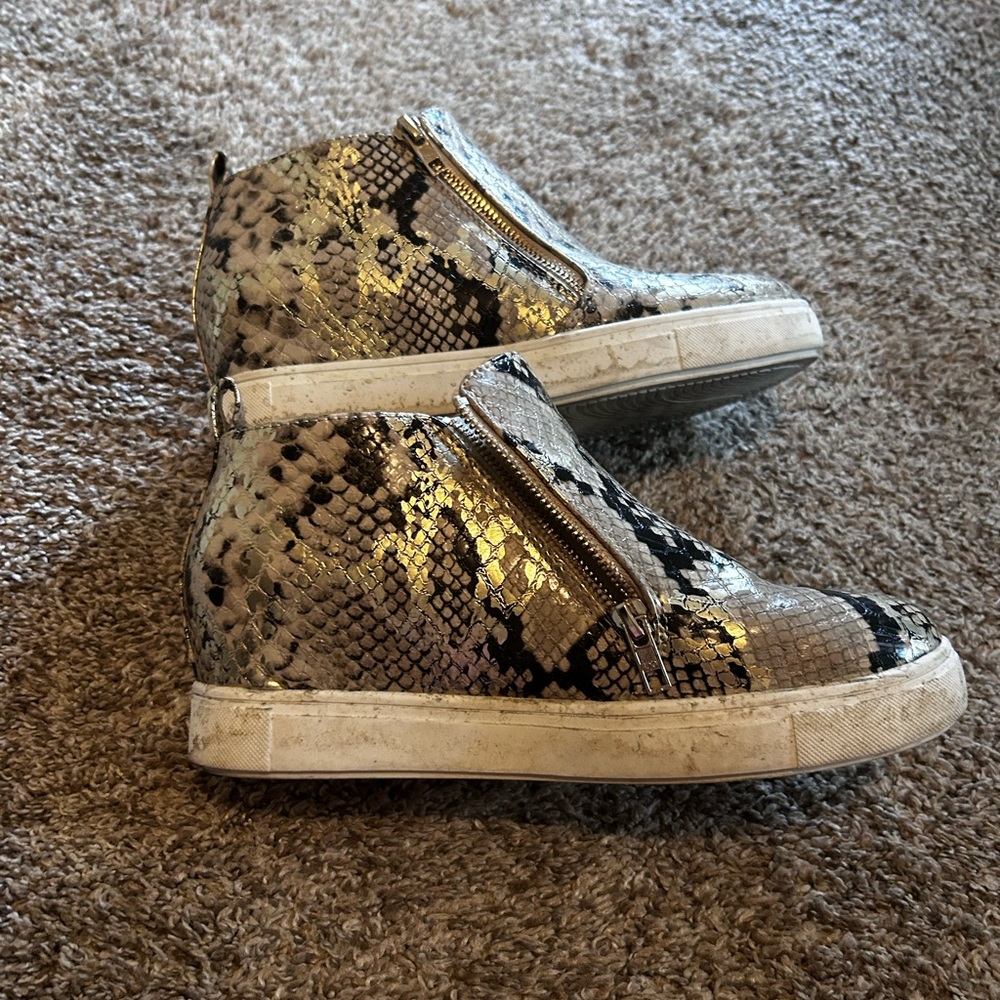 Wedge sneakers